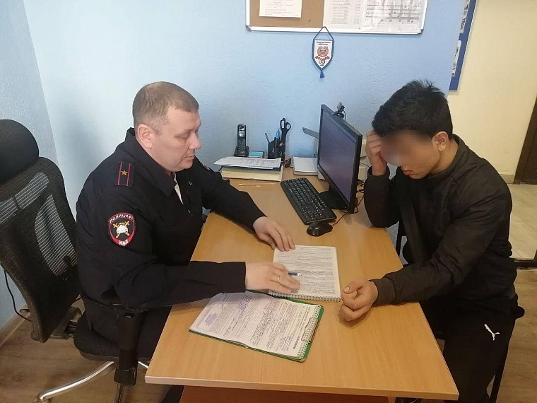 В ГИБДД установили личность пешехода, который устроил пляски на дороге в Тюмени