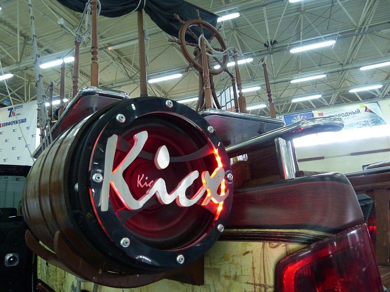 Тюменскую автовыставку украсил Shou car Kiсx