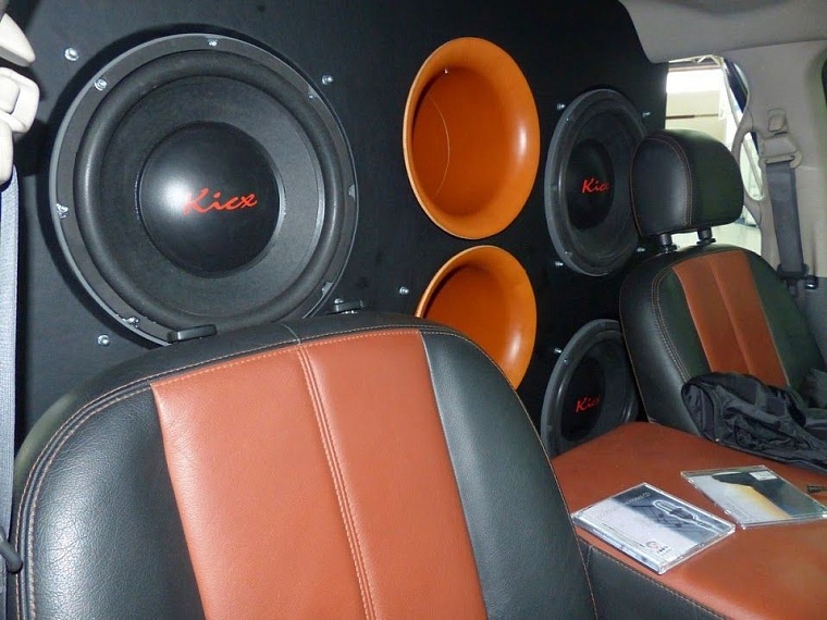 Тюменскую автовыставку украсил Shou car Kiсx