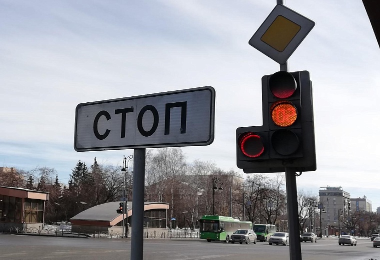 В районе экопарка Затюменского сегодня отключат светофоры