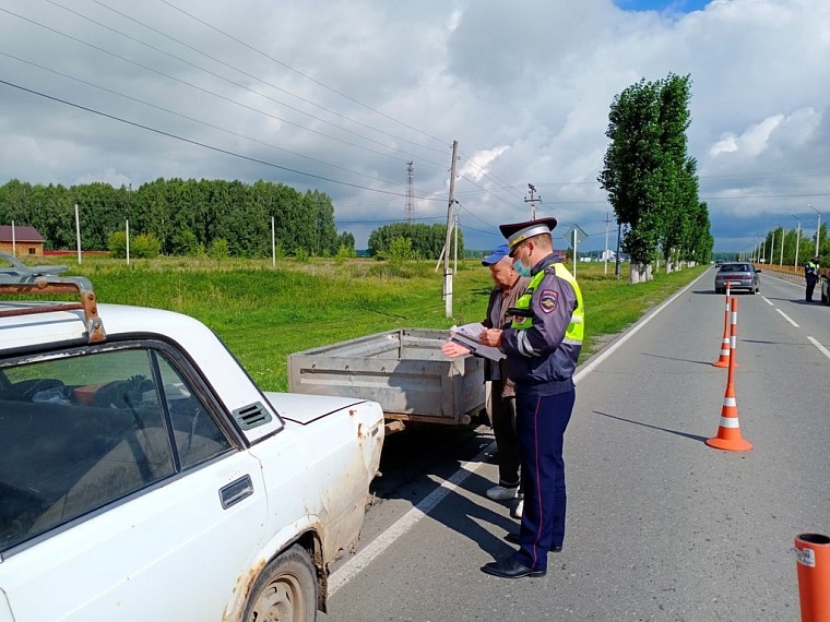 В Омутинском на дорогах выявили 9 должников