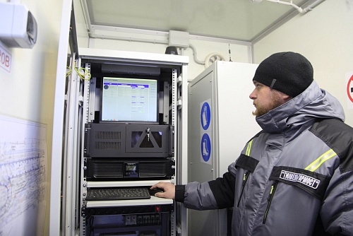 На тюменском путепроводе работает автоматическая противогололедная система