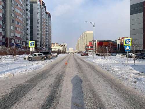 Тюменец на "Ладе" сбил девушку на переходе, помог ей встать и уехал