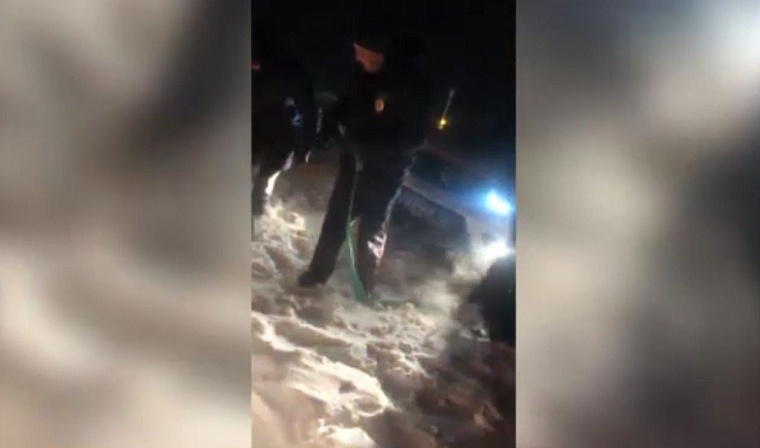 Полицейские помогли ишимскому автомобилисту выбраться из снежного плена