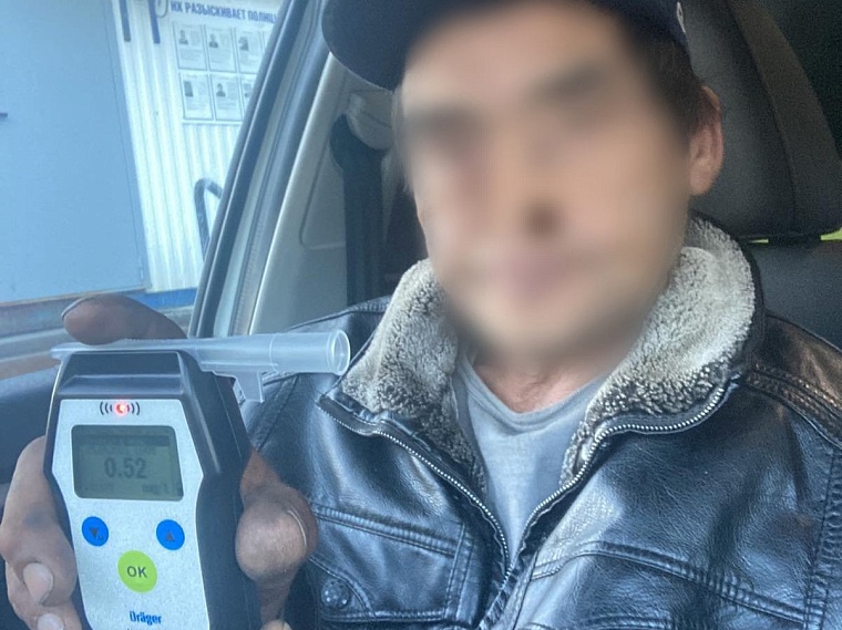 Собирал шишки и пил пиво: автоинспекторы задержали пьяного тоболяка