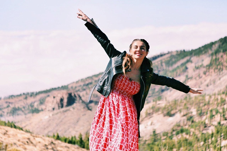 Анна Седокова сбежала с детьми из Колизея