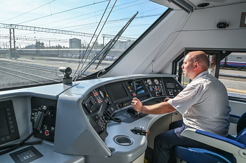 Эксперт: Запуск нового электропоезда в пригороде Тюмени  поможет улучшить экологию региона