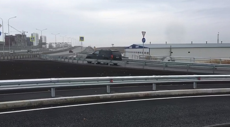 На развязке улицы Мельникайте в Тюмени открыли два новых съезда