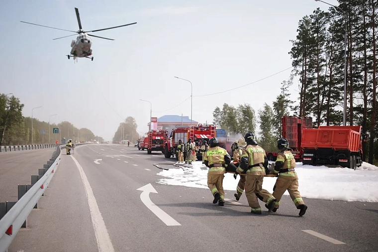 Над Тобольским трактом завис вертолет