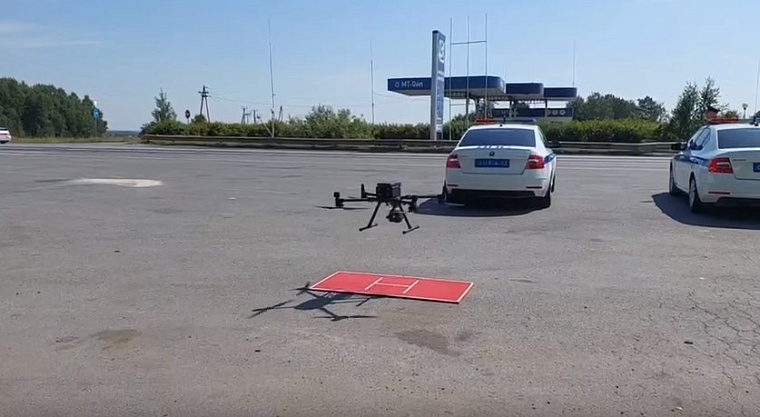 На трассах Тюменской области беспилотник фиксирует нарушителей-обгонщиков