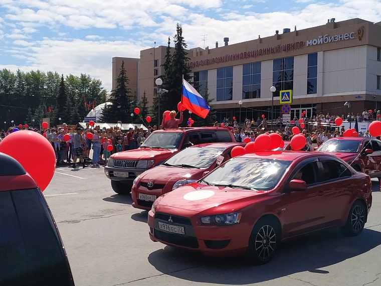 Легендарный Ford Mustang можно увидеть в Тюмени на "Параде красных машин"