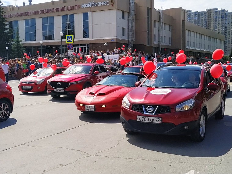 Легендарный Ford Mustang можно увидеть в Тюмени на "Параде красных машин"