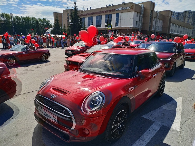 Легендарный Ford Mustang можно увидеть в Тюмени на "Параде красных машин"
