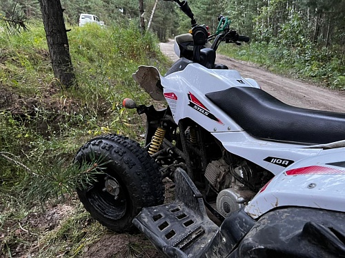 Квадроцикл с 12-летним мальчиком от удара с "Ладой" съехал в кювет на трассе Тюмень - Омск