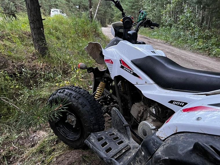 Квадроцикл с 12-летним мальчиком от удара с "Ладой" съехал в кювет на трассе Тюмень - Омск