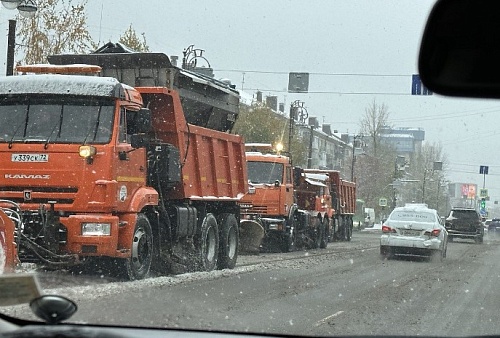 На уборку тюменских улиц от снега привлечено 365 единиц спецтехники