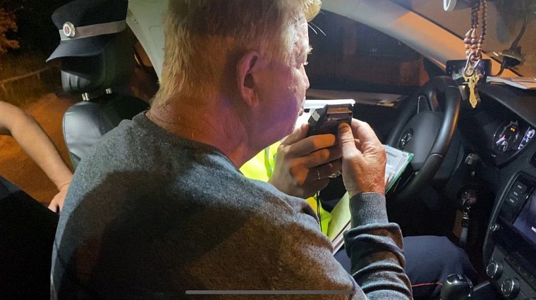 Сплошная проверка: водитель "Лексуса" выпил два бокала вина