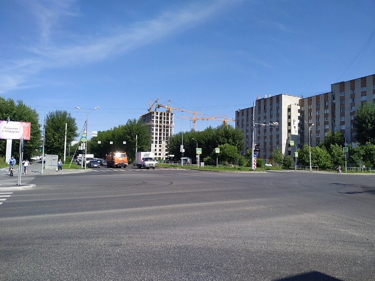 В Тюмени удлинили поворотную полосу с ул. 50 лет Октября на Пермякова