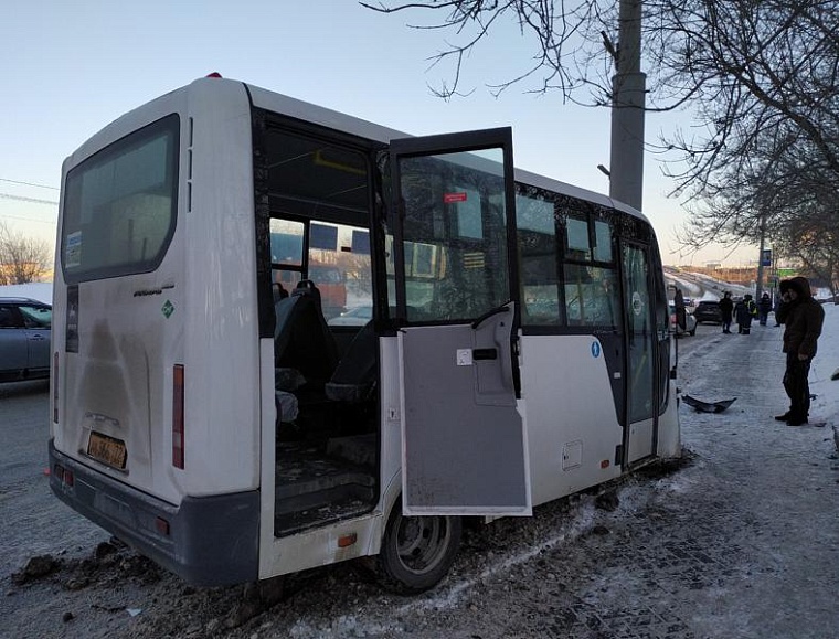Запретили разворот. Названы три самых опасных места на дорогах Тюмени