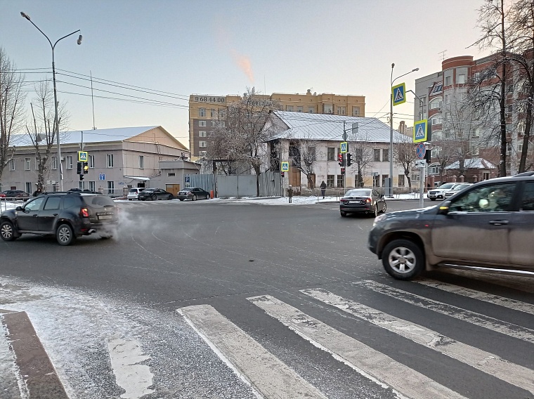 Запретили разворот. Названы три самых опасных места на дорогах Тюмени