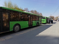 Чтобы экономить по 7 рублей за поездку в автобусе, тюменцам понадобится смартфон с NFC