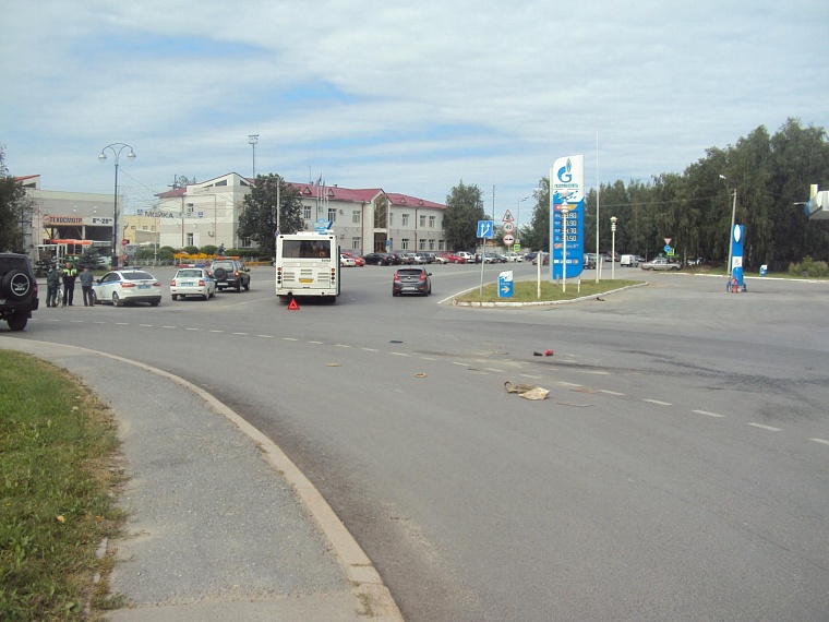 В отброшенной на обочину «Ладе» погибли юноша и девушка