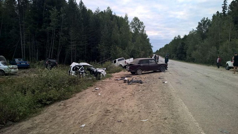 В отброшенной на обочину «Ладе» погибли юноша и девушка