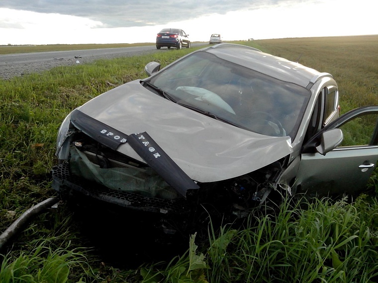 В отброшенной на обочину «Ладе» погибли юноша и девушка