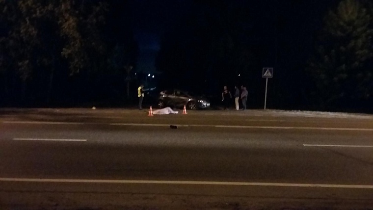 В отброшенной на обочину «Ладе» погибли юноша и девушка