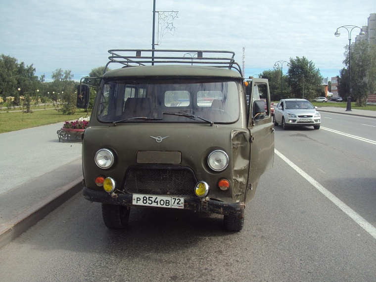 В отброшенной на обочину «Ладе» погибли юноша и девушка