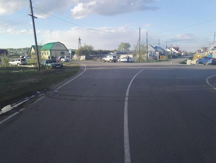 Два грузовика, столкнувшись, блокировали трассу, погиб человек