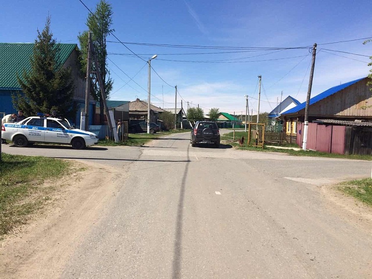 Два грузовика, столкнувшись, блокировали трассу, погиб человек