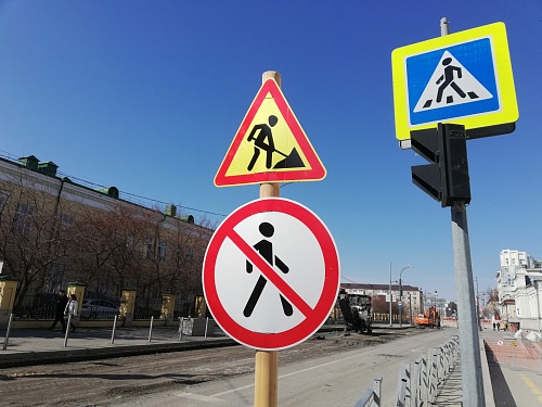 Улица Ленина в Тюмени перекрыта: эвакуация транспорта и первые работы