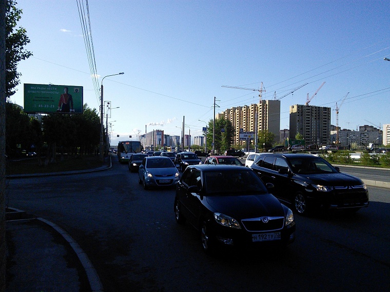 Общественный транспорт на Пермякова и Широтной хотят запустить по выделенным полосам