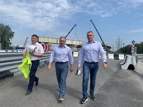 Транспортная развязка в створе улиц Мельникайте и Дружбы в Тюмени готова на 85%