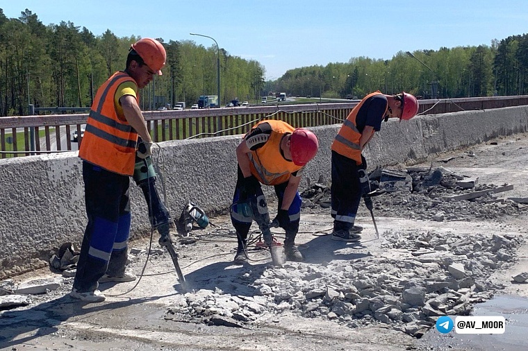 Тюменские дорожники нашли причину появления ям на путепроводе ТКАД