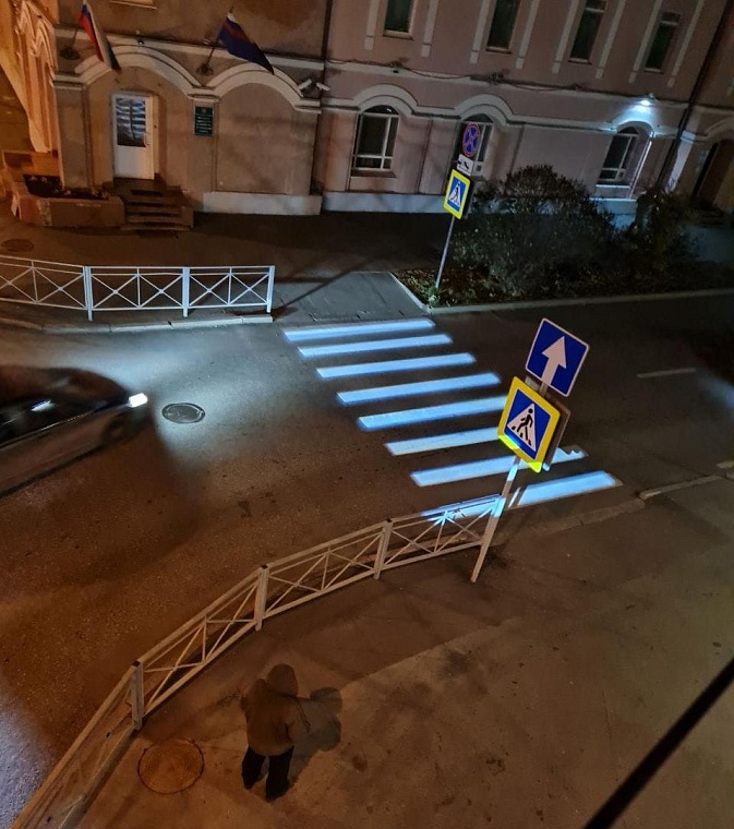 В Тюмени на трех перекрестках смонтировали светящиеся «зебры»