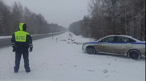Из-за снегопада на трассах в Тюменской области усилен контроль
