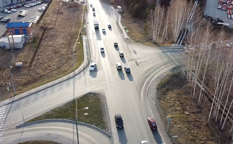 Дорожные ловушки: почему на перекрестке у "Ленты" водителей выталкивают на встречную полосу