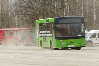 Водители маршрутных автобусов показали виртуозное вождение на полигоне