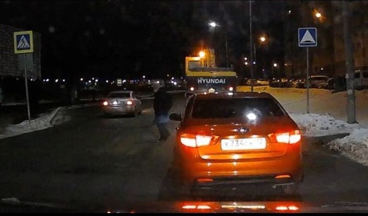 Тюменца оштрафовали на 5000 рублей за опасный маневр на "зебре"