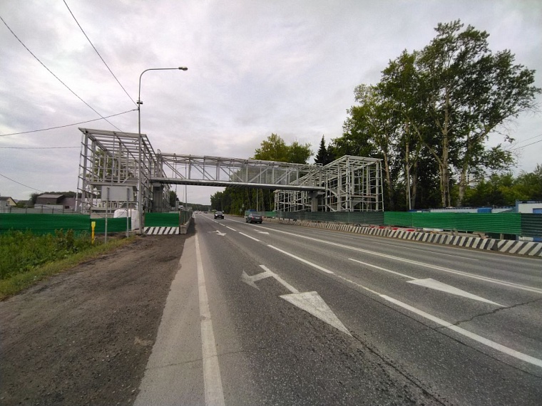 В районе новой развязки на Червишевском тракте установили надземник