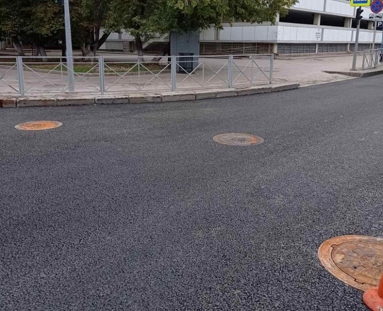 На тюменских дорогах ставят плавающие люки