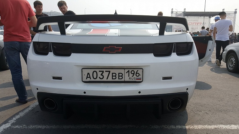 На чемпионате по автозвуку из машин едва не вылетали стекла