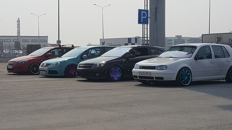 На чемпионате по автозвуку из машин едва не вылетали стекла