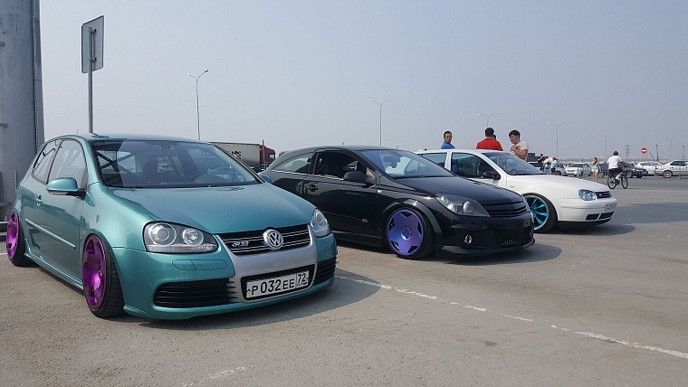 На чемпионате по автозвуку из машин едва не вылетали стекла