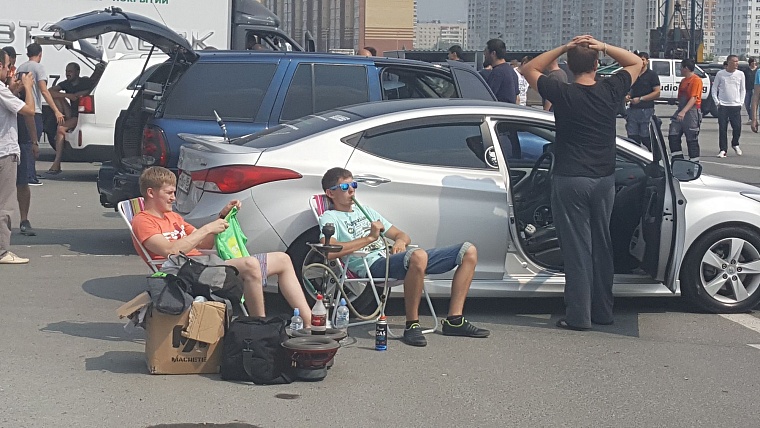 На чемпионате по автозвуку из машин едва не вылетали стекла