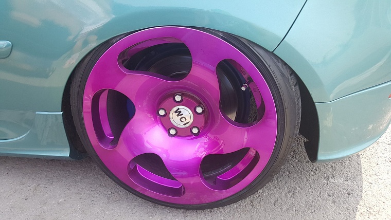 На чемпионате по автозвуку из машин едва не вылетали стекла