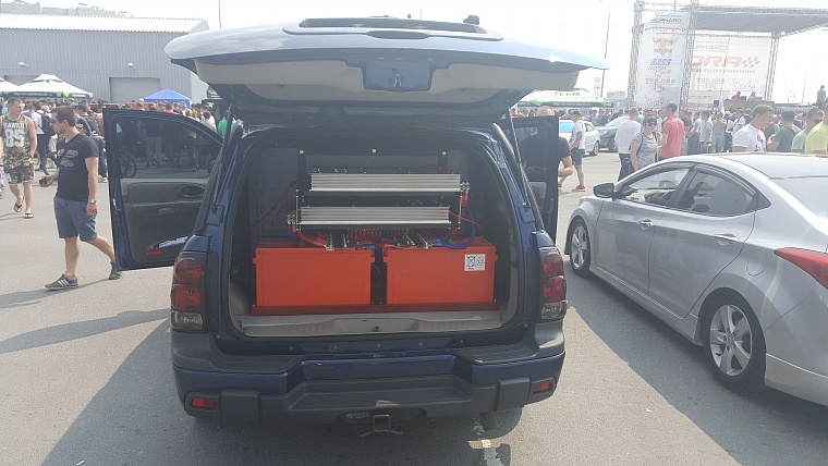 На чемпионате по автозвуку из машин едва не вылетали стекла