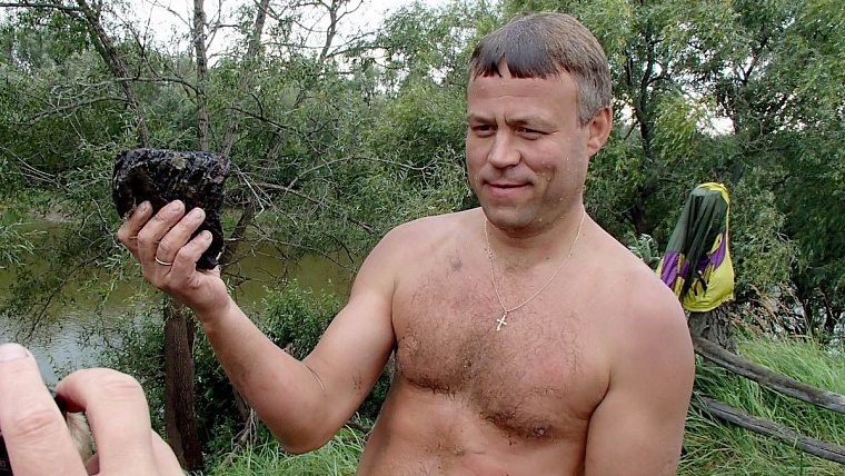 Со дна Ишима подняли гигантский бивень мамонта